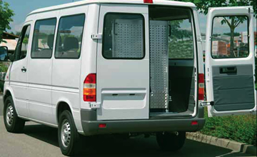 Wheelchair van ramp