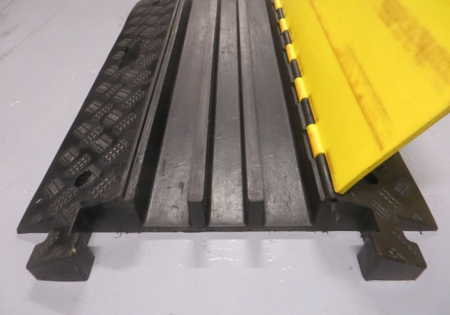 Pipe bridge ramp