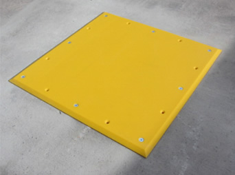 Polymer/rubber trailer plate